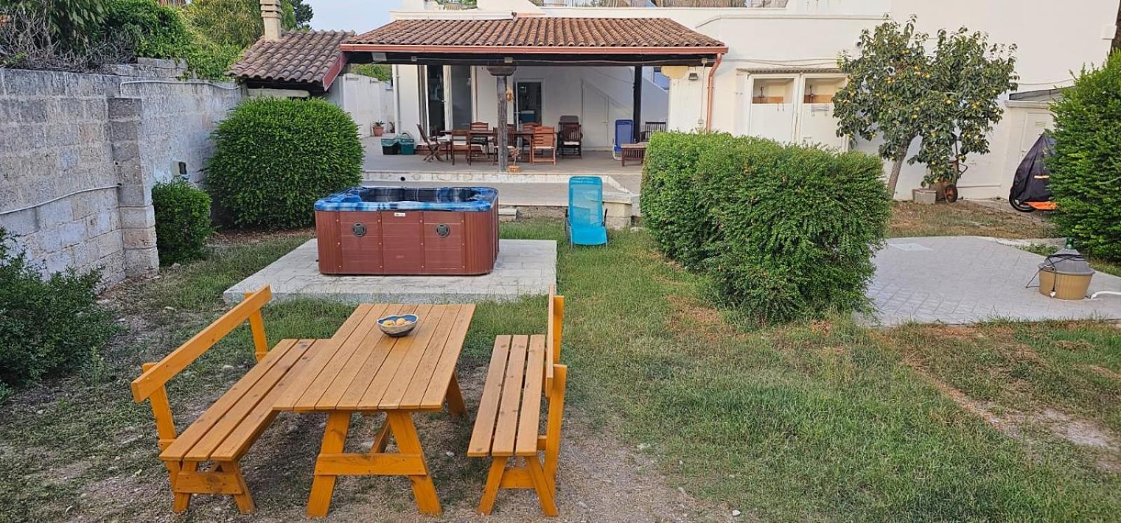 Seaside Villa With Hot Tub, 5Mins Walk From The Sea Torre Rinalda Extérieur photo